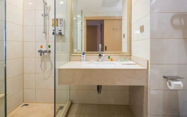 Vienna Hotel (Kunming Municipal Government Chunrong Street Subway Station)