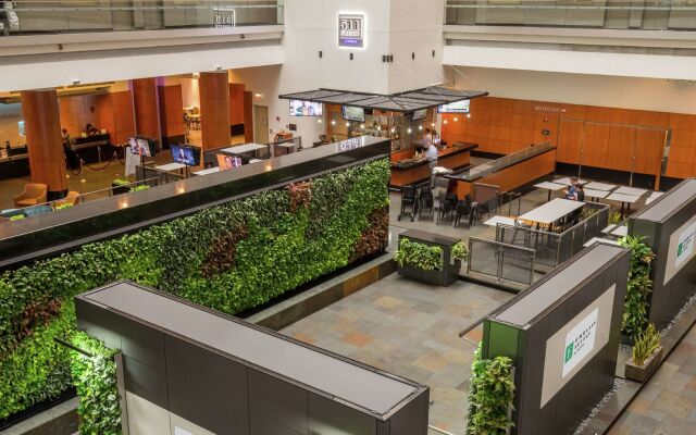 Embassy Suites by Hilton Chicago Downtown Magnificent Mile