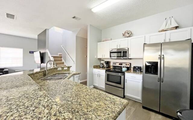 Villa Azul 4 Bedroom Townhouse by RedAwning