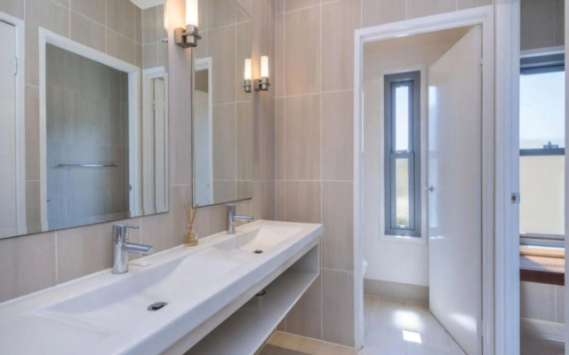 Moffat Retreat, Moffat Beach