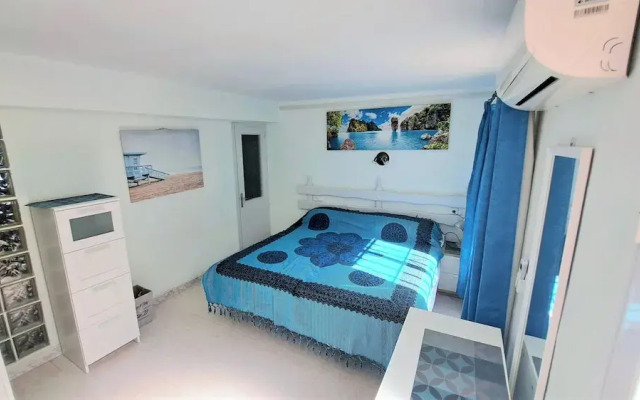 2 Bed Villa - Sleeps 5 - Private Pool & Garden