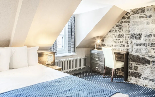 Hotel Louisbourg