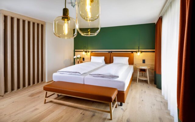 Hirschen Guesthouse - Village Hotel