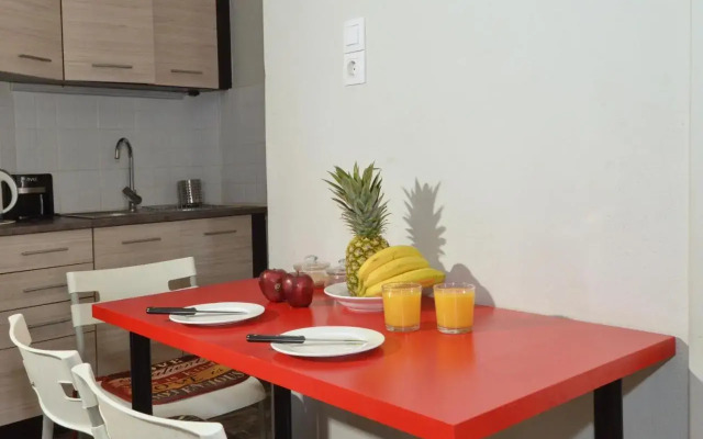 Stathmos Larissis A, a cozy 2BR Apartment, Clo...