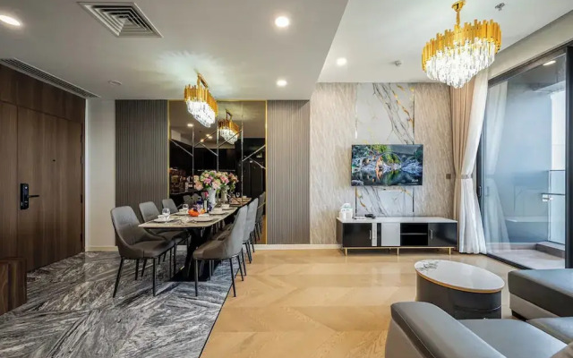 Eaton Park Riverside Luxury Vacation