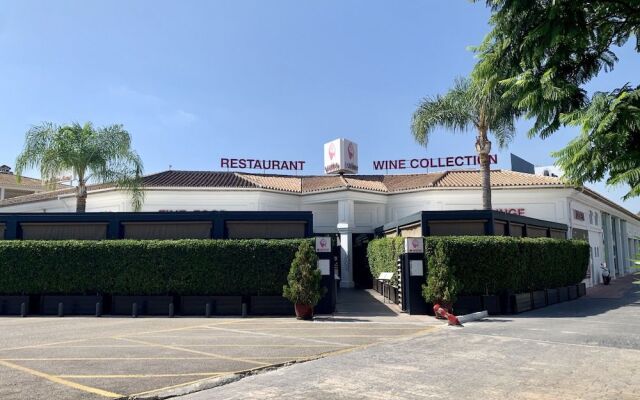 TGS & RUMEX Suites Banus