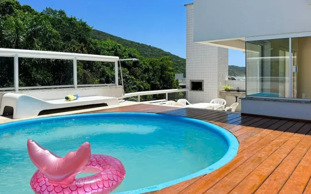Cobertura com Piscina na praia de Bombas