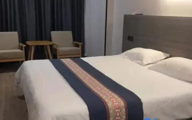 Nuosheng Business Hotel (Ninghai Xingning Middle Road)