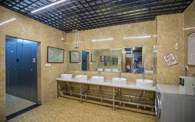He Huang Memory Youth Hostel