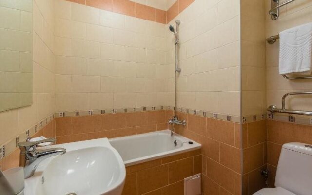 V Dvukh Shagakh na Festivalnom