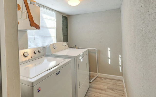 Sun-soaked Okeechobee Retreat w/ Canal Views!