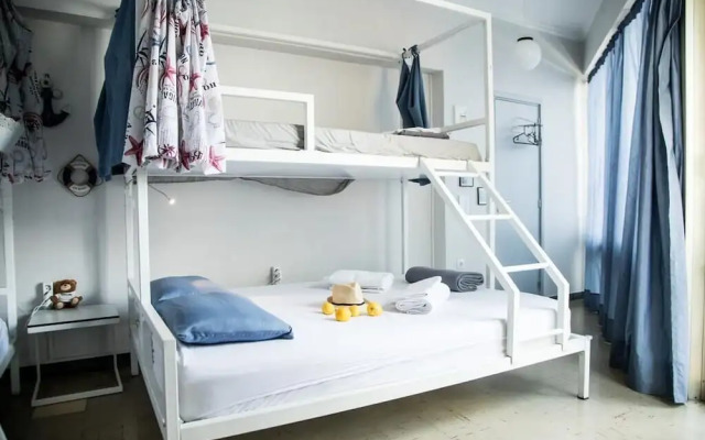 Thanasis Place Hostel