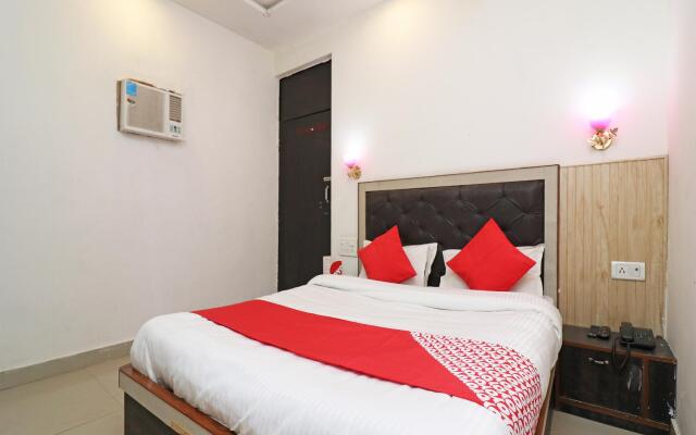 OYO Flagship 24679 Hotel Green House