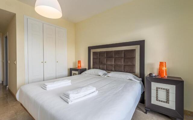 2199-Apt with terrace and pools