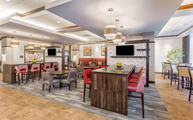 Hampton Inn & Suites Madison / Downtown