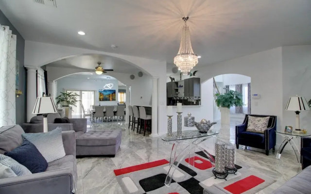 3 Mi to Rio Grande: Albuquerque Home w/ Balcony