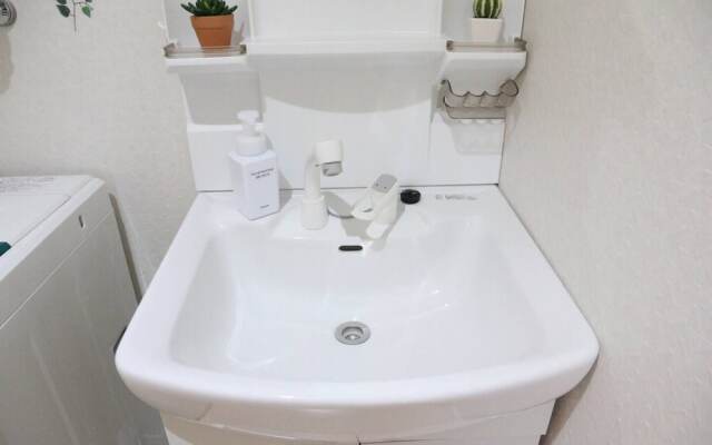 Sun Heights Horikawa 205
