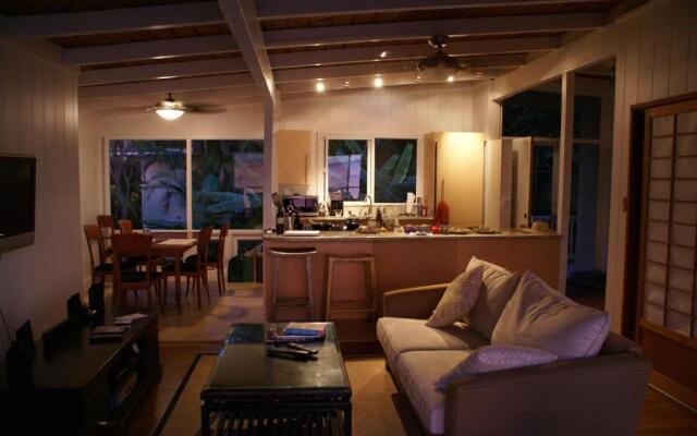 Waimea Point Oceanfront House - (with Air Conditioning)