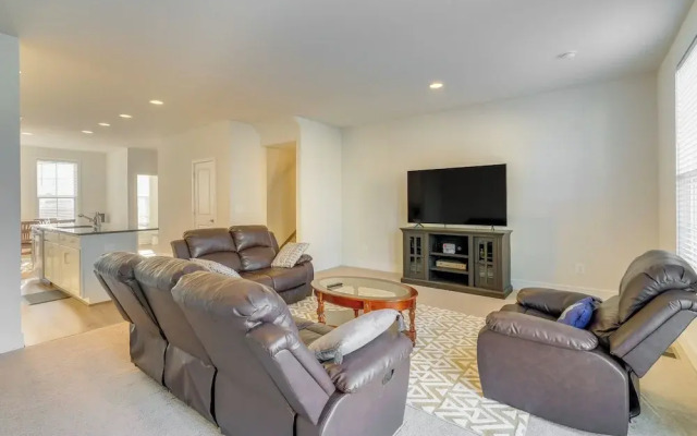 Balcony & Pool Access: Modern Gainesville Home
