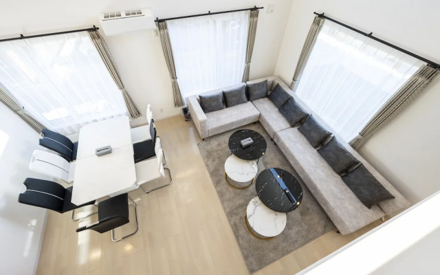 The Luna Lounge