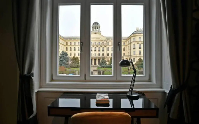 LuxuryFlat near centre on118 sqm, 3BR,2BTH,8bed,AC