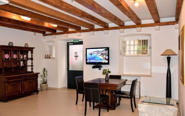 Celenga Apartments with free offsite parking