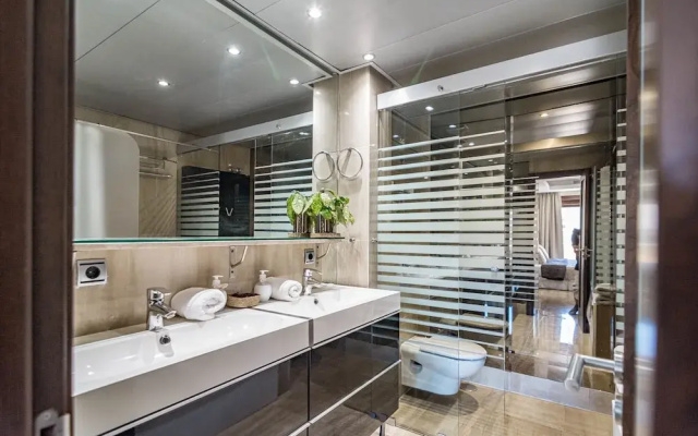 Bp7c.2a Beachfront Penthouse With Private Pool