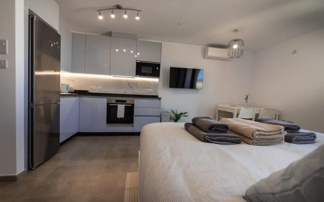E1 Penthouse Studio-hosted by Sweetstay