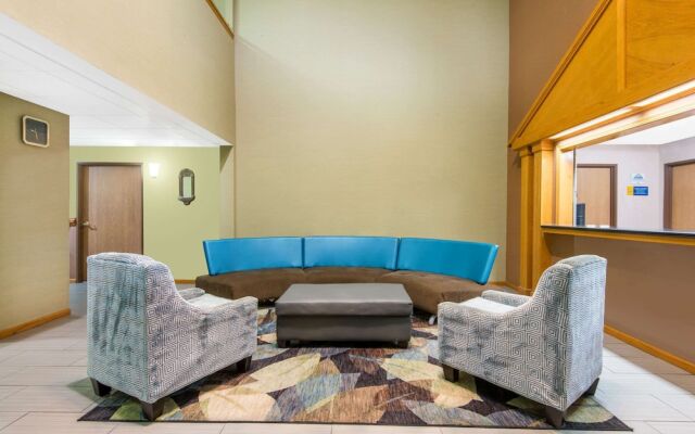 Days Inn and Suites Wichita