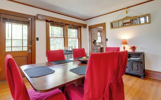 Hike + Explore: Mountain-view Escape in Candler