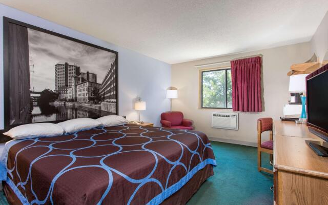 Super 8 by Wyndham Farmville