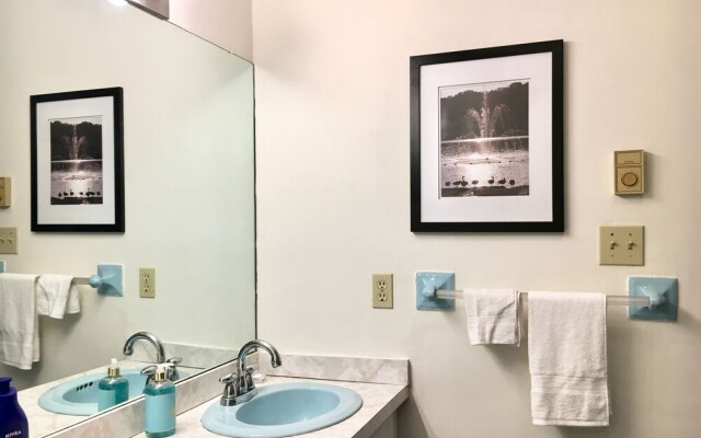 Beautiful Lakeside House Near Camelback