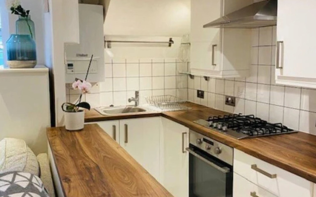Modern, Quiet Garden Flat in Heart of Wimbledon
