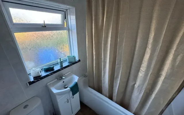 Ashford Blissful Retreat Modern 3-bed House
