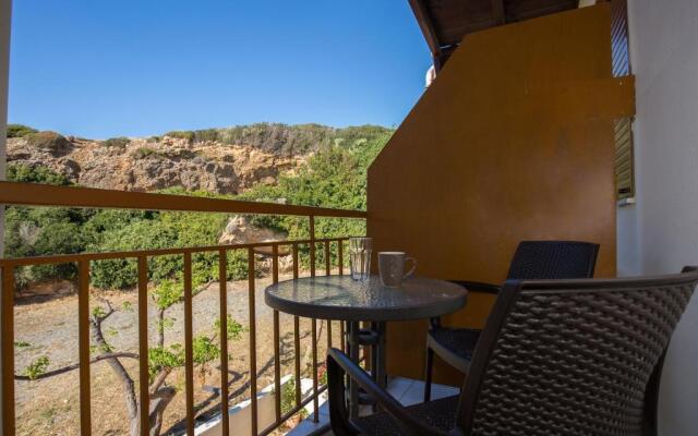 En Plo Beachfront Rooms