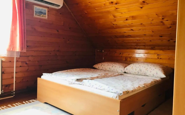 Lellei Pihenőház Balatonlelle