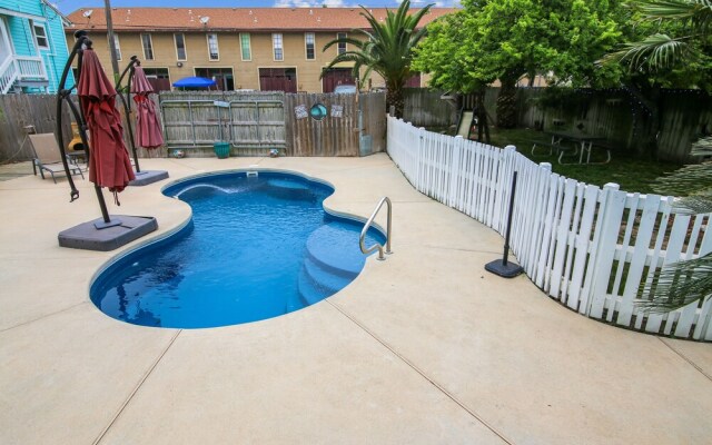 The Turquoise Turtle 4 Bedroom Home