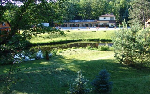 The Highlands Motel & Lodge