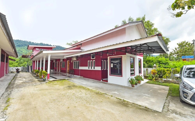 OYO 90660 Rayyans Roomstay