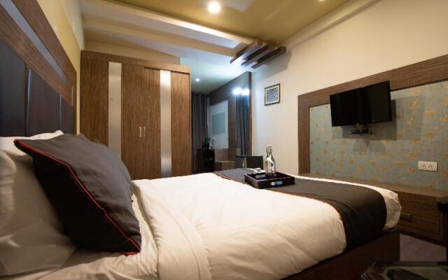 Westin Plaza By OYO Rooms