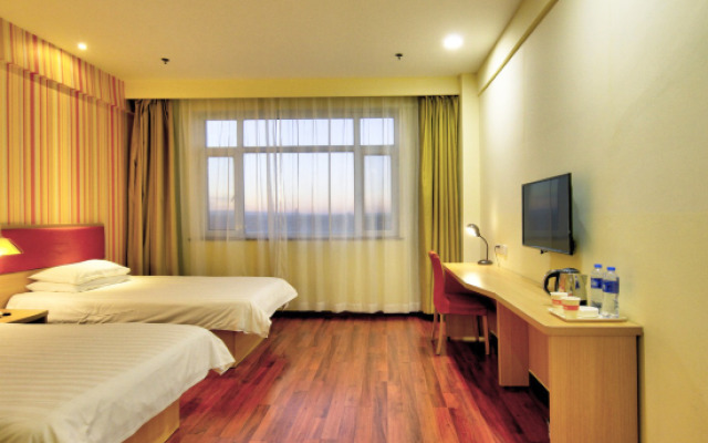 Home Inn (Dunhua Hanzhang Street Branch)
