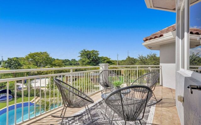 Lavish 8 Br Estate with Pool & Courts