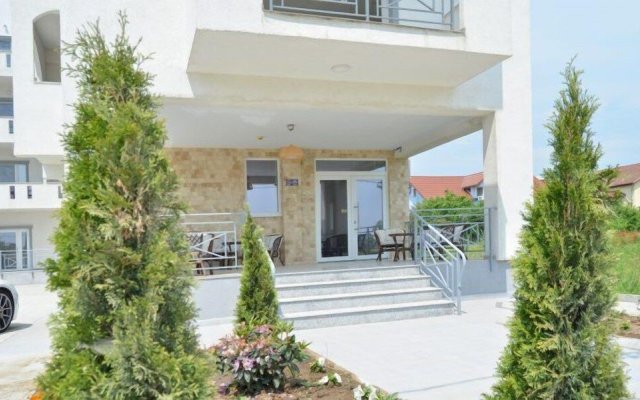Mykonos Mamaia Boutique Villa Hostel