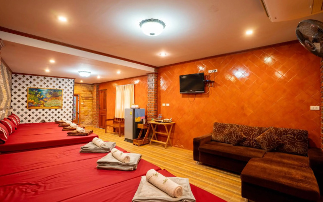 Phumthadarommanee Resort