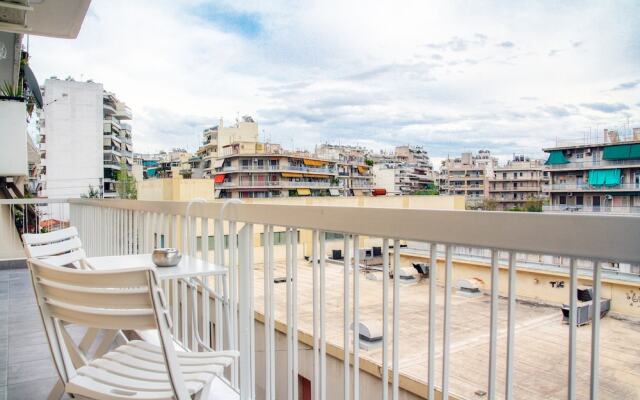 Spacious 3-Bedroom Apartment Near the Train