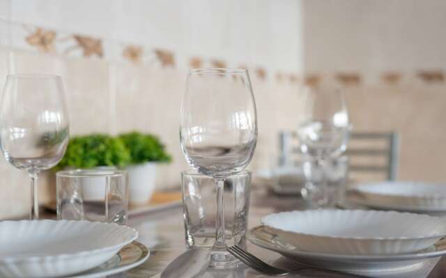 Wojskowa Apartment by Renters