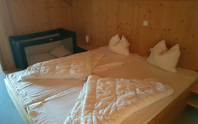 Cozy Chalet in Hohentauern near Ski Lift