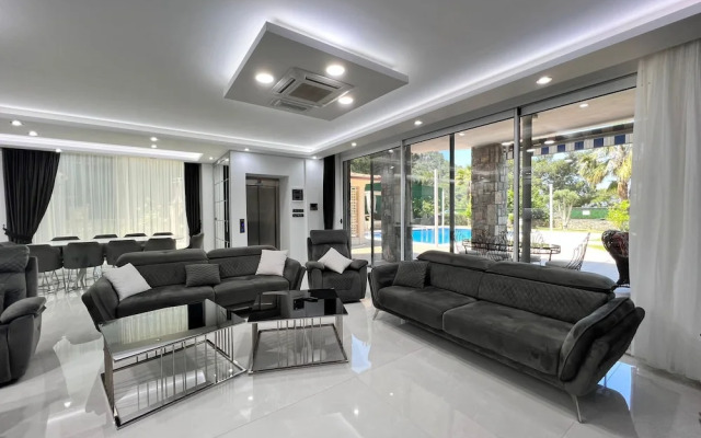 Luxury 7-bed Villa With Pool and Jacuzzi, Fethiye