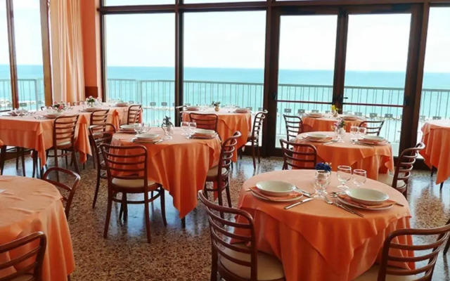 Hotel Diplomat Marine
