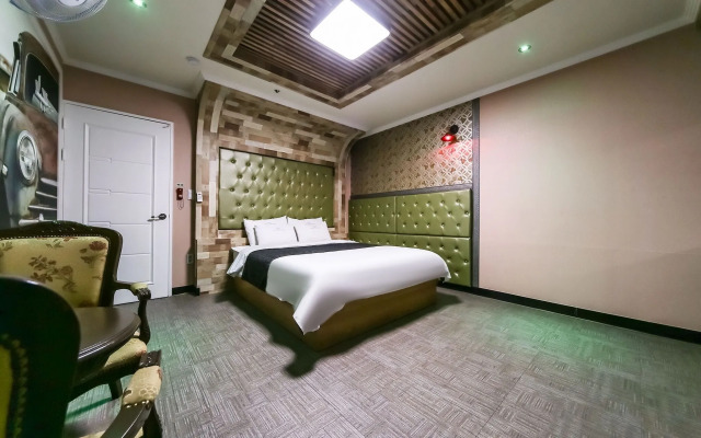 Raphael Hotel